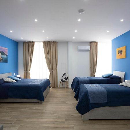Giuly Suites & Rooms Napoli Bagian luar foto