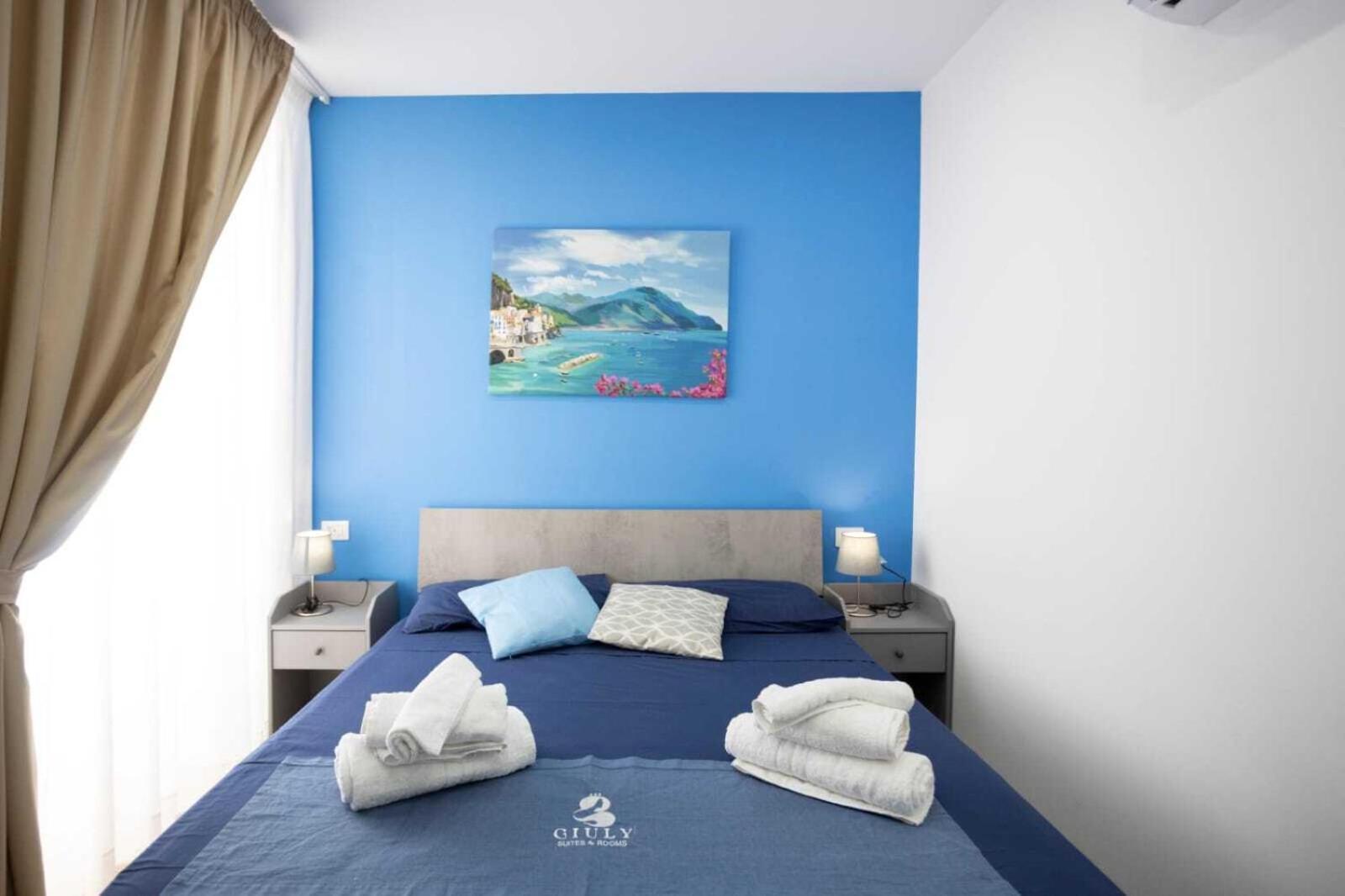 Giuly Suites & Rooms Napoli Bagian luar foto