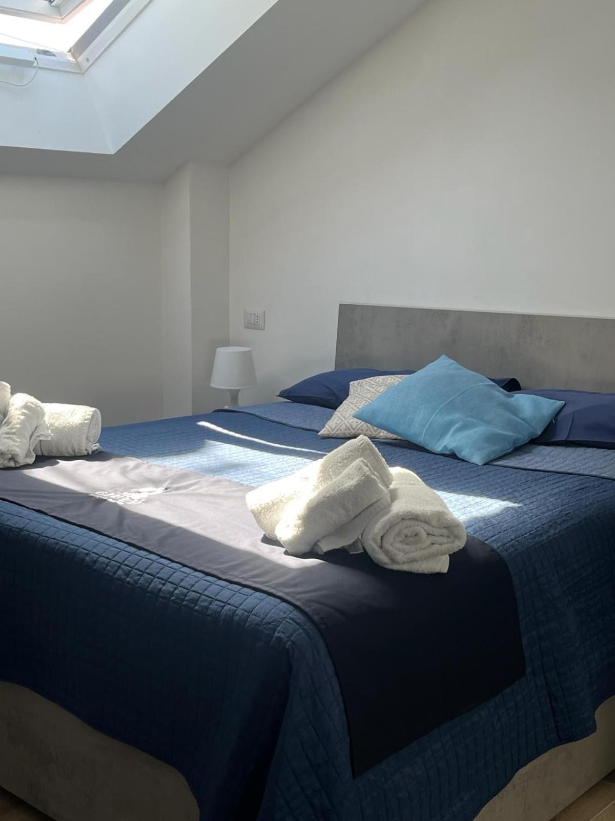Giuly Suites & Rooms Napoli Bagian luar foto