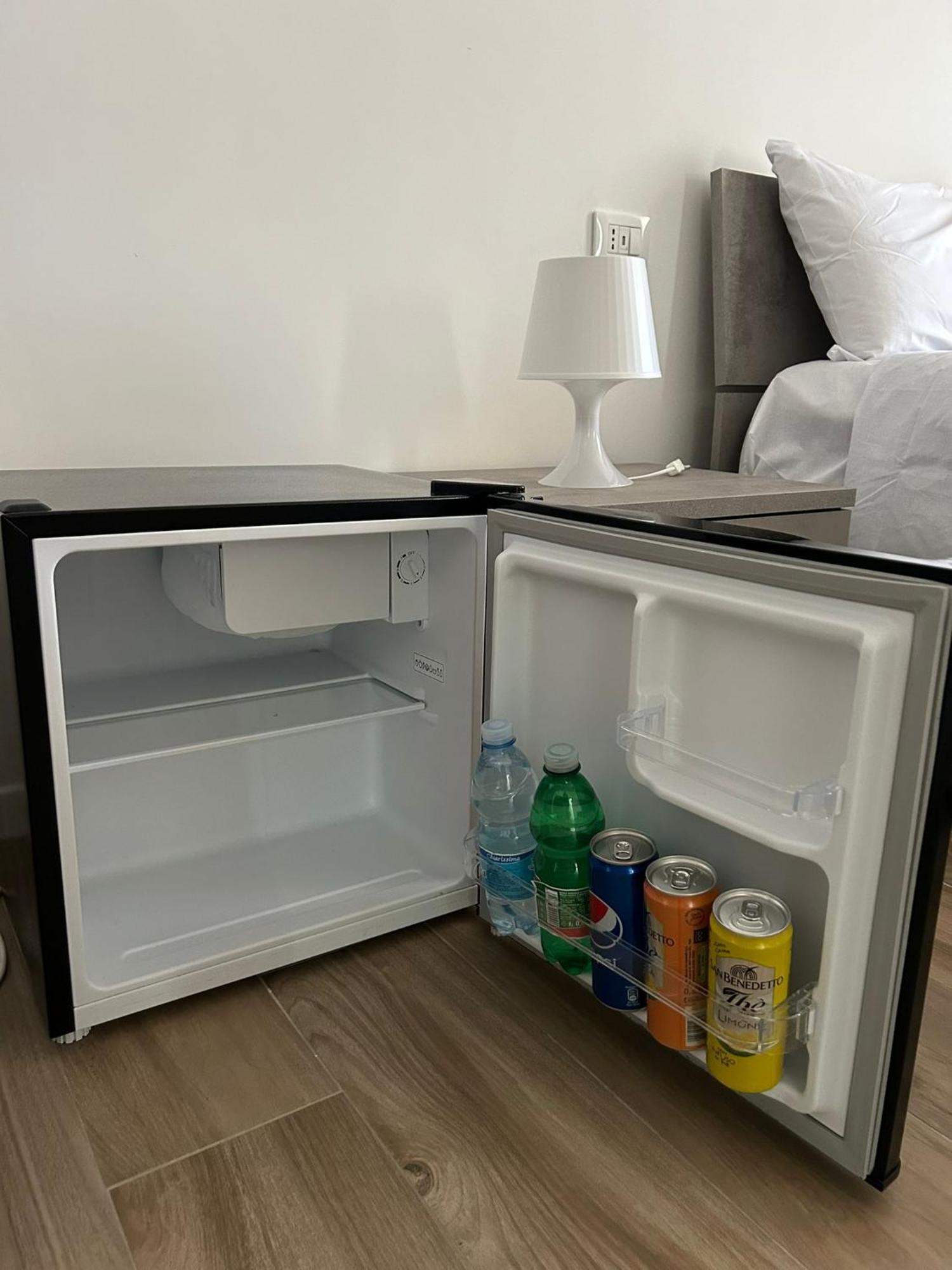 Giuly Suites & Rooms Napoli Bagian luar foto