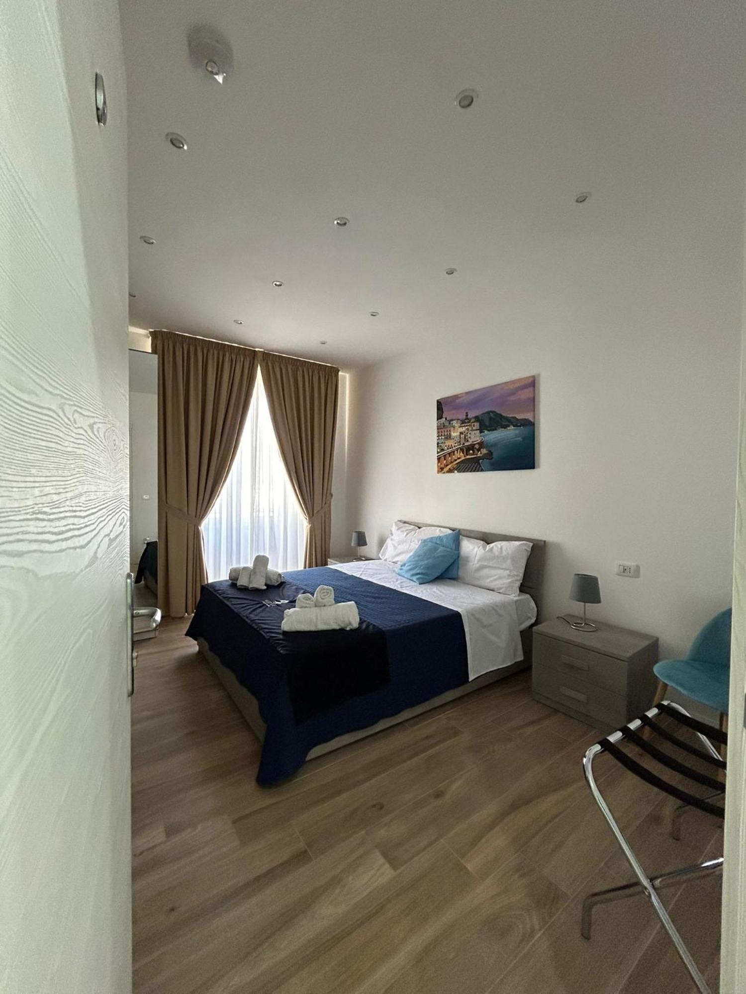 Giuly Suites & Rooms Napoli Bagian luar foto