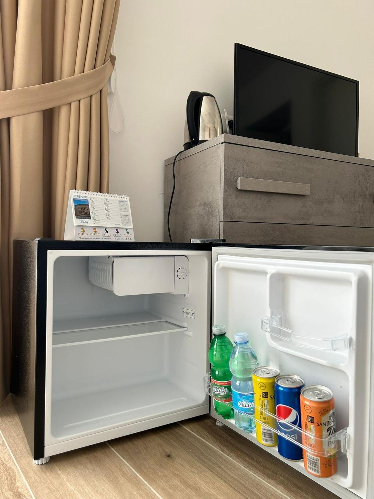 Giuly Suites & Rooms Napoli Bagian luar foto
