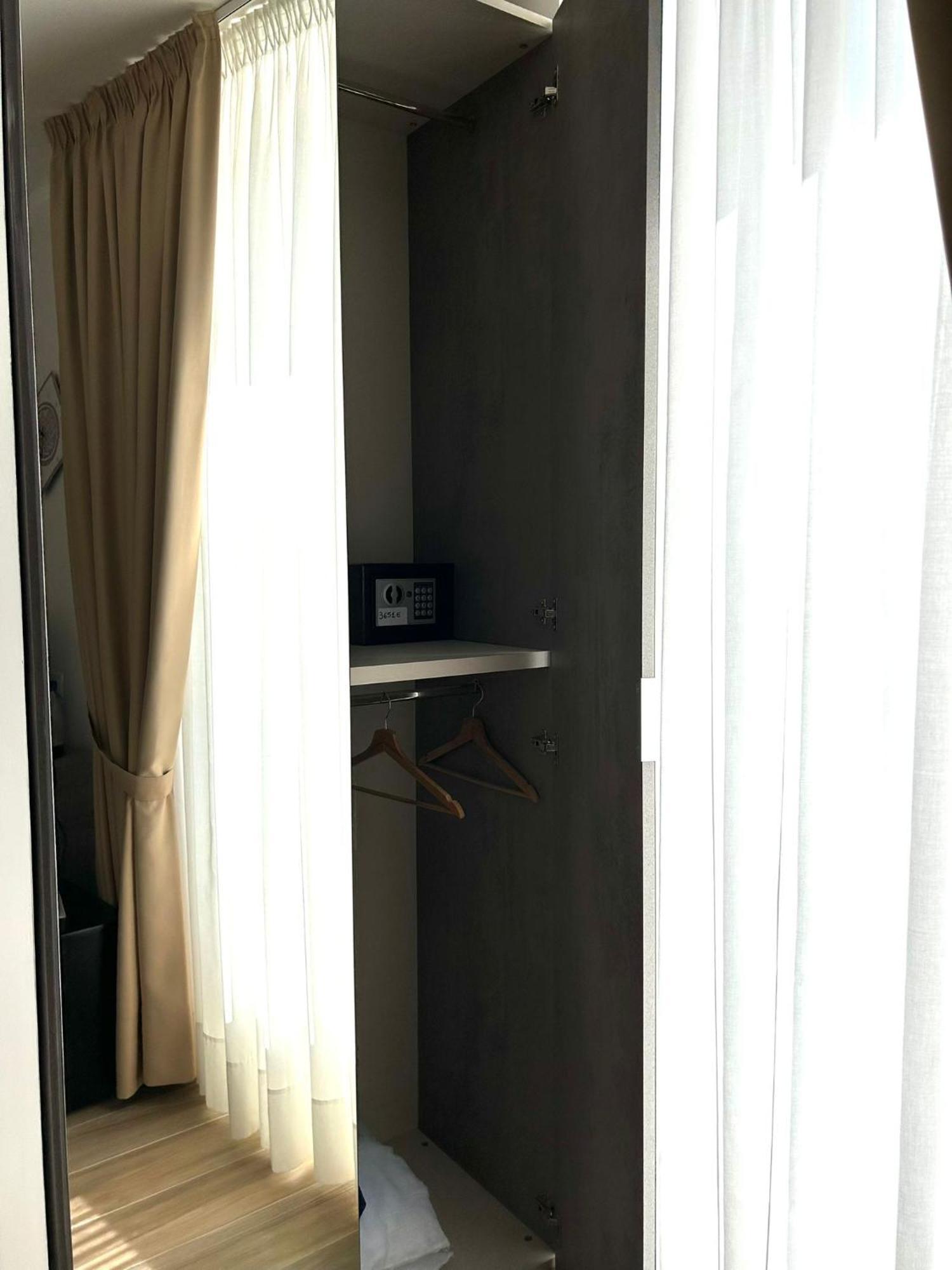Giuly Suites & Rooms Napoli Bagian luar foto
