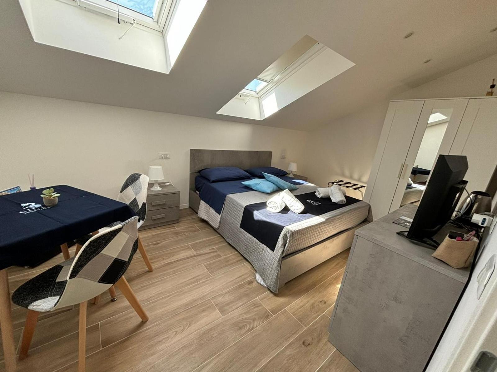 Giuly Suites & Rooms Napoli Bagian luar foto