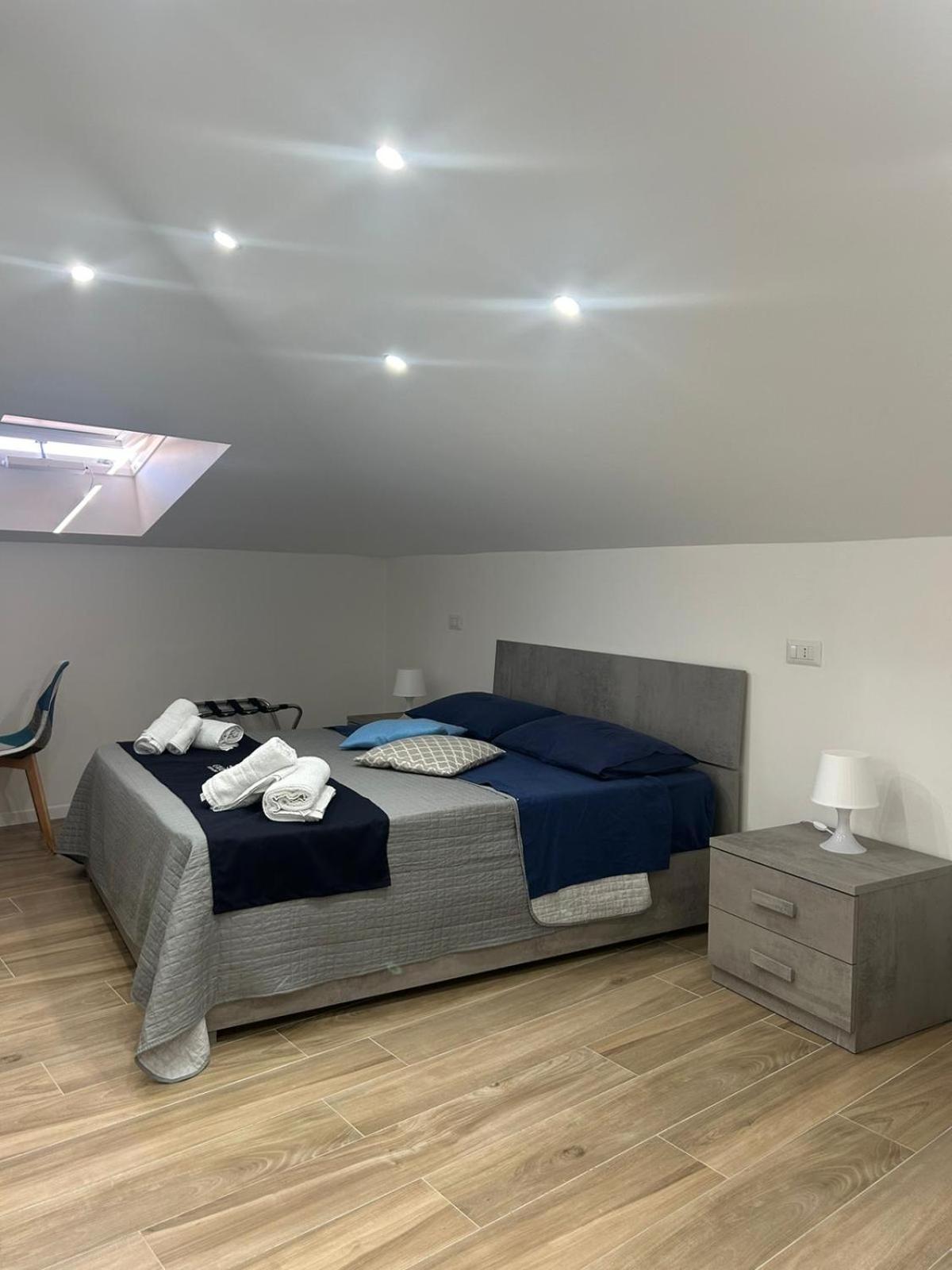 Giuly Suites & Rooms Napoli Bagian luar foto