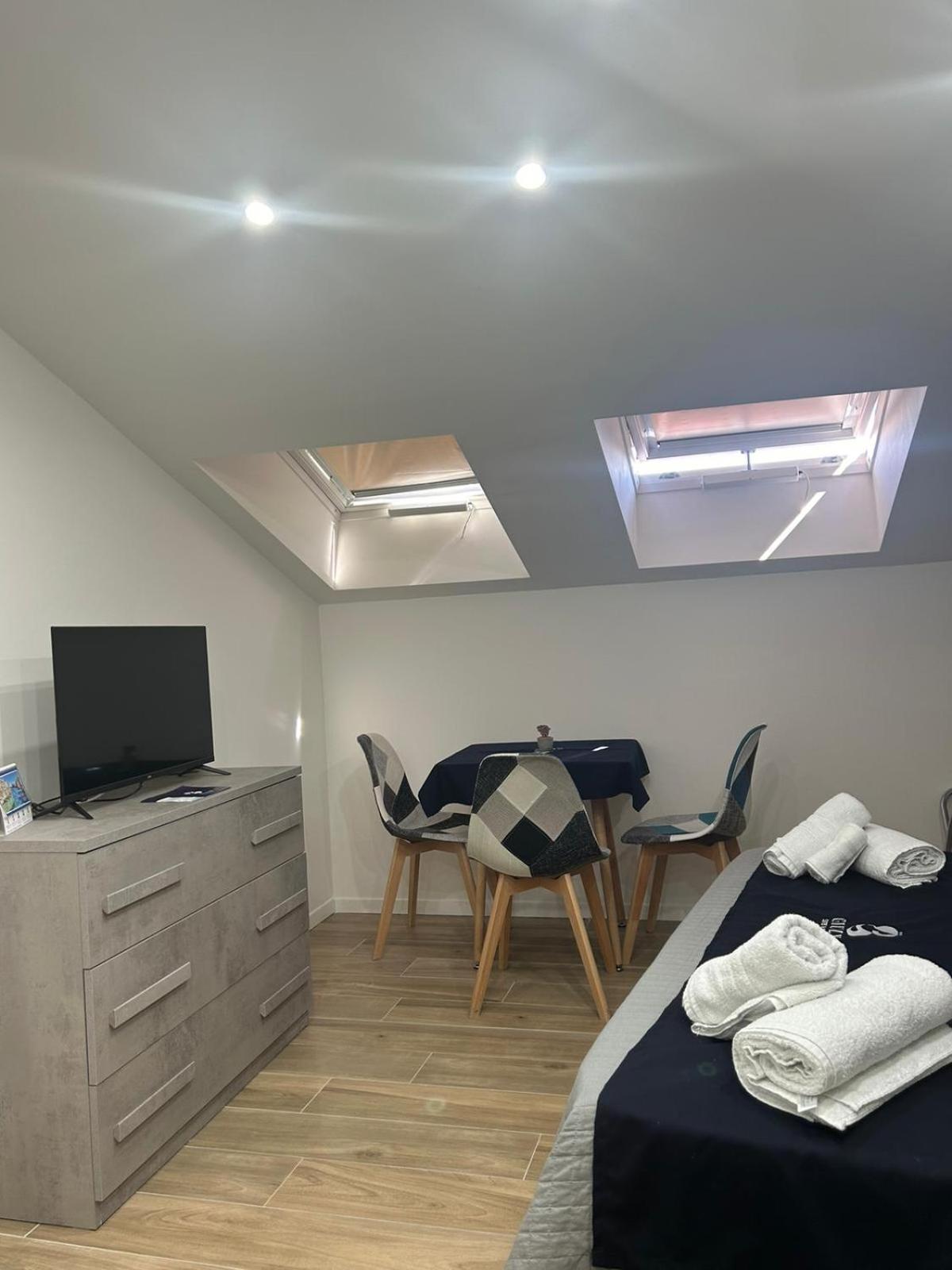 Giuly Suites & Rooms Napoli Bagian luar foto