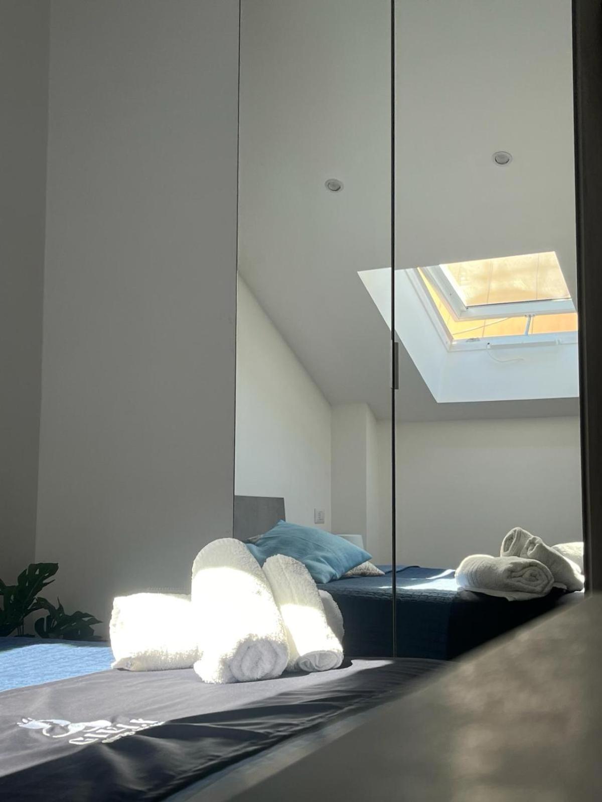 Giuly Suites & Rooms Napoli Bagian luar foto