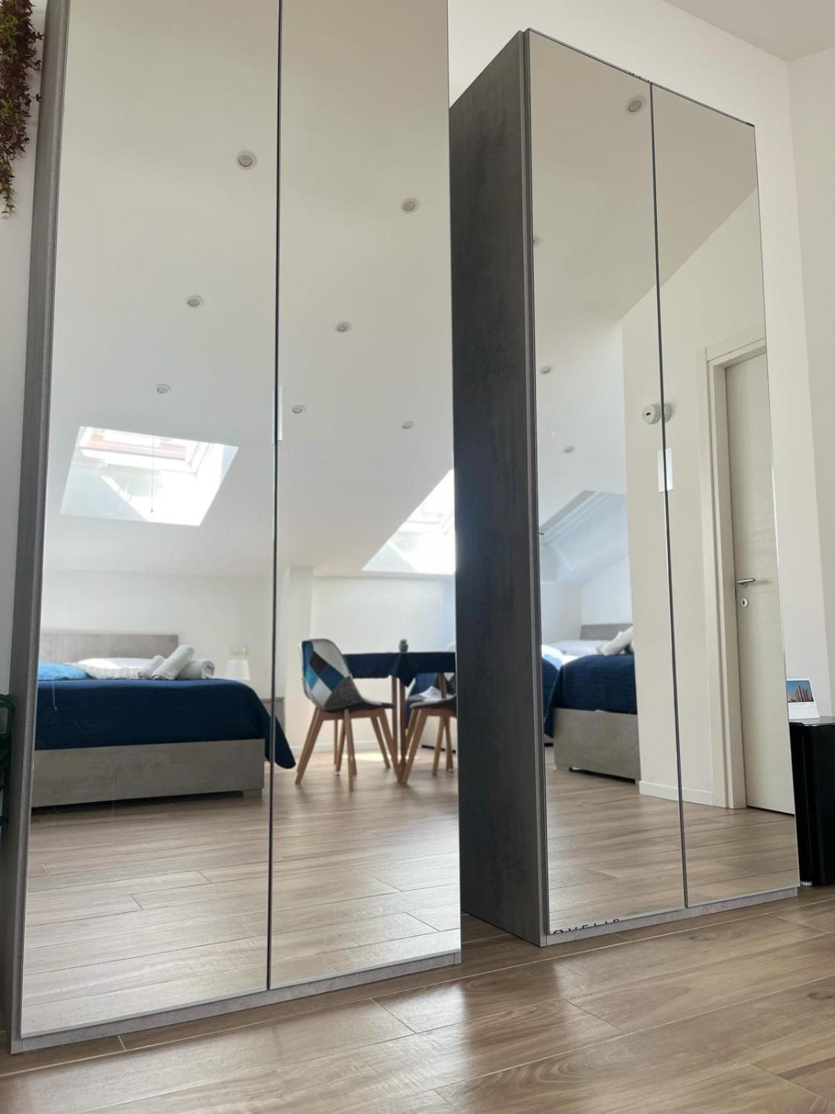 Giuly Suites & Rooms Napoli Bagian luar foto