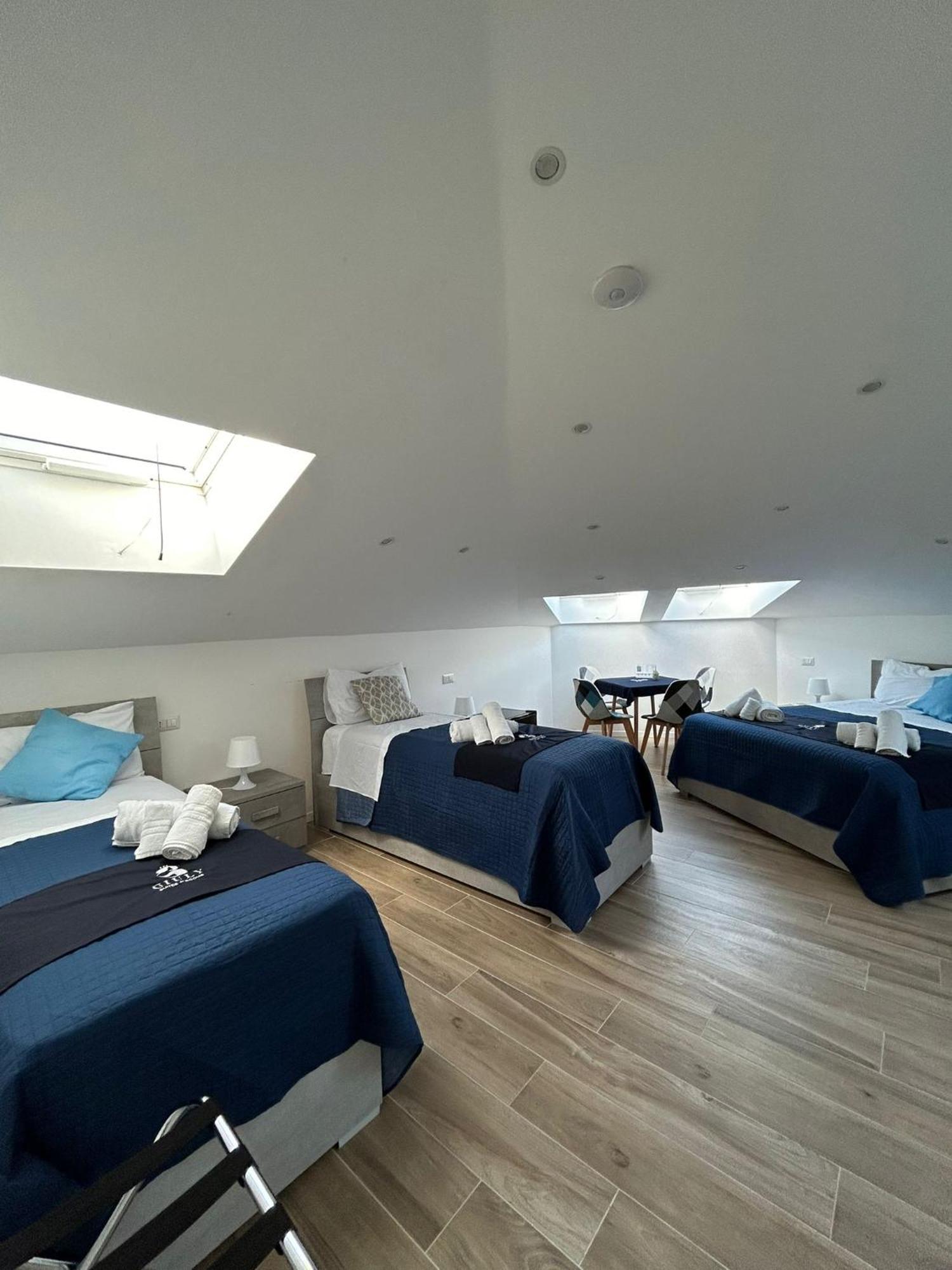 Giuly Suites & Rooms Napoli Bagian luar foto