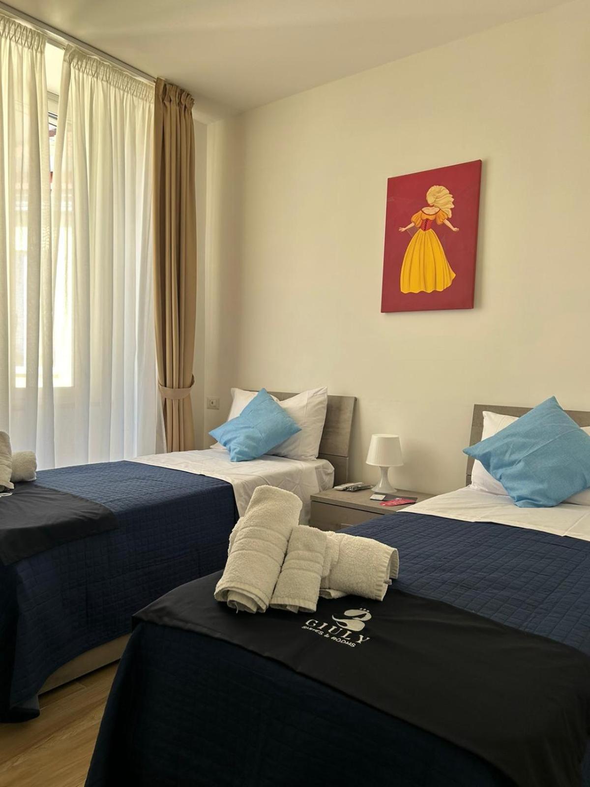 Giuly Suites & Rooms Napoli Bagian luar foto